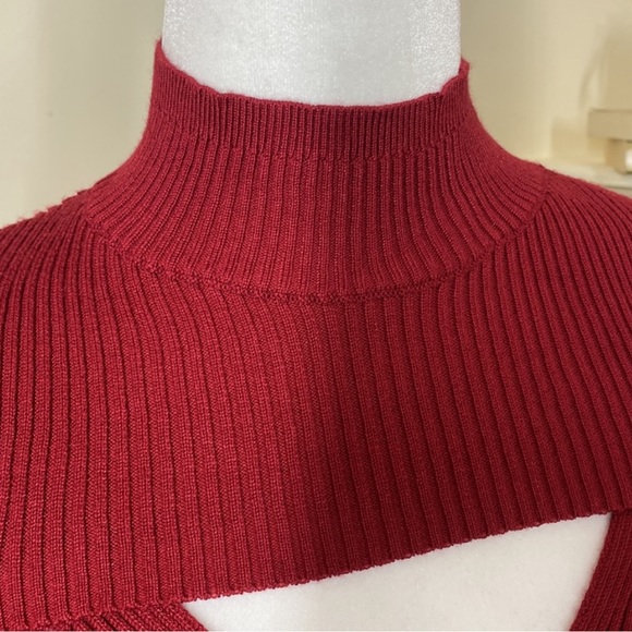 Ribbed Knit Two-Piece Cut Out Top - Picture 5 of 6